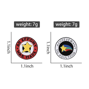 Détail de badges en émail colorés avec citations sarcastiques, diamètre de 1,1 pouce