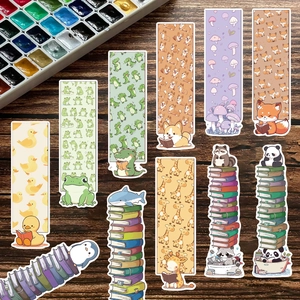 Set de 30 lindos marcapáginas de animales con patos, pandas y zorros en mesa de madera