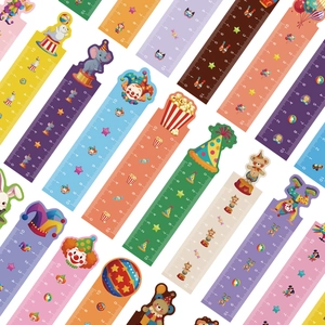 Detail van kleurrijke 10cm circus bladwijzers met cartoon clown en olifant dierfiguren