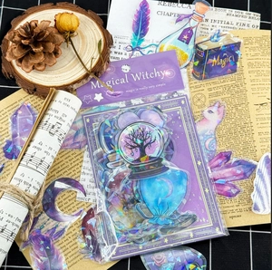 Holografische magische heks stickers met kristallen en drankjes op vintage achtergrond
