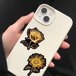 Dettaglio della cover bianca con motivi floreali neon a forma di rosa e girasole