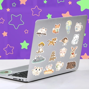 Adesivi di animali a fumetti su laptop con gatto volpe e tigre in stile inchiostro a mano