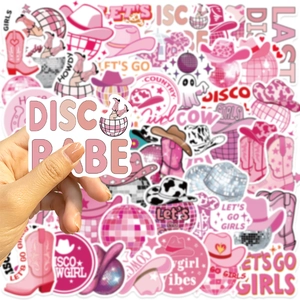 Nahaufnahme der rosa Disco-Cowgirl-Sticker mit Discokugeln und Stiefeln, wasserfest