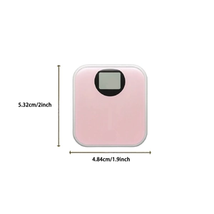 Modèle de balance miniature rose avec hauteur de 5,32 cm et largeur de 4,84 cm