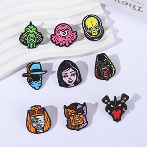 Lot de neuf pin's en émail avec des monstres de dessins animés et créatures fantastiques