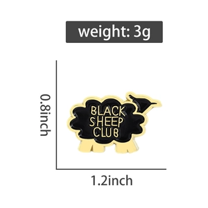 Détail du pin's émaillé Black Sheep Club montrant les dimensions de 0,8 par 1,2 pouce