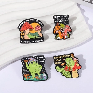 Lot de pins émaillés grenouille et champignon avec citations inspirantes en métal noir