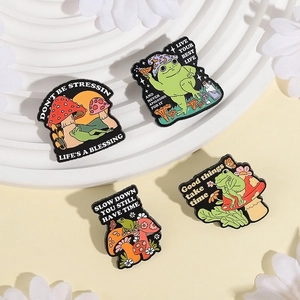 Lot de 4 épingles en émail avec grenouille et champignon et slogans anglais inspirants