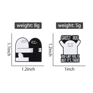 Afmetingen en gewicht van schattige minimalistische emaille pins met spookthema