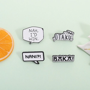 Lot de 4 pin's émaillés anime japonais avec les designs Nah I'd Win, Nani, Otaku et Baka