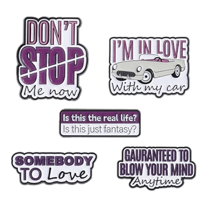 Lot de 5 pin's en émail avec paroles de rock violettes comme Don't Stop Me Now et Bohemian Rhapsody