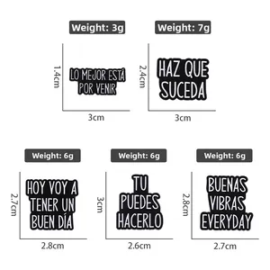 Detailed size and weight guide for five minimalist enamel brooch pins with Spanish quotes