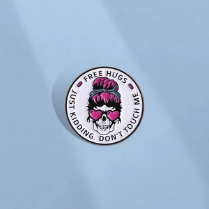 Pin's en Émail Squelette Drôle Lunettes Cœur Texte Humoristique Broche Ronde en Alliage de Zinc pour Sac à Dos Vêtements Cadeau Halloween