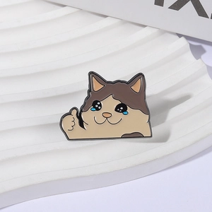 Insigne de chat de dessin animé drôle en alliage poli pour la décoration de vêtements