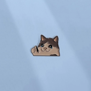 Insigne de Chat de Dessin Animé Humour en Émail Chat qui Pleure et Lève le Pouce Broche en Alliage de Zinc pour Sacs