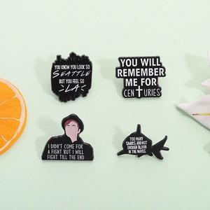 Set di 4 spille smaltate Fall Out Boy con testi di canzoni e design punk rock metal