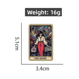 Détail du pin's émaillé tarot THE ADHD montrant les dimensions 5,1cm par 3,4cm