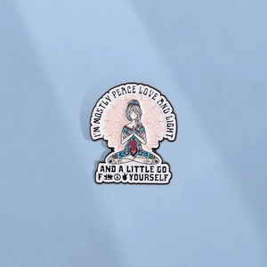 Humorvolle Meditierende Yoga Frau Emaille Brosche Pin Mandala Muster Sarkastisches Zitat Revers Badge Legierung Schmuck Für Kleidung Tasche Dekor