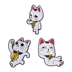 Trois pin's créatifs en émail chat blanc de dessin animé aux expressions humoristiques