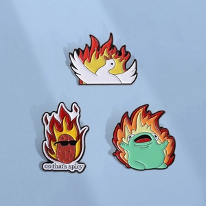 Broche en Métal Émaillé Dessin Animé Drôle Flamme Cygne Grenouille Hurlante Pomme de Terre Insigne pour Sac à Dos Vêtements