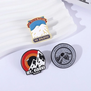 Lot de 3 épingles en émail avec les sommets du mont Elbrus en Russie pour randonnée