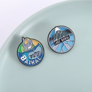 Broches créatives en émail du lac Baïkal avec phoques et montagnes sur badges en métal