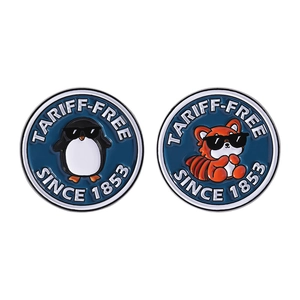 Badges en émail avec motifs de pingouin et de raton laveur et texte TARIFF-FREE bleu et argent