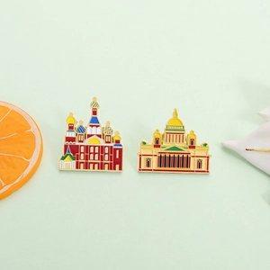 Emaille-Brosche-Set mit St. Petersburger Kathedrale im Barockstil und bunten Details