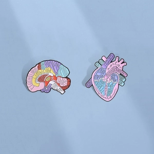 Broche Émail Anatomique Cerveau Cœur Alliage de Zinc Bijoux Médicaux pour Médecins Infirmières Étudiants Badge de Vêtement Accessoire