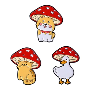 Lot de trois broches en émail représentant un shiba inu, un chat et un canard aux chapeaux