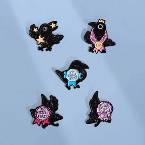 Cartoon Krähe Emaille Pin Set Inspirierender Englischer Text Zinklegierung Brosche Abzeichen Für Kleidung Taschen Schmuck