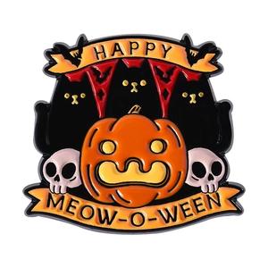 Halloween Emaille-Anstecknadel mit Kürbis, schwarzen Katzen, Totenköpfen und Text
