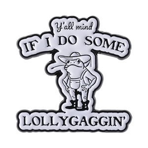 Lustige Frosch-Emaille-Pin mit Cowboyhut und Spruch Y'all mind if I do some lollygaggin'