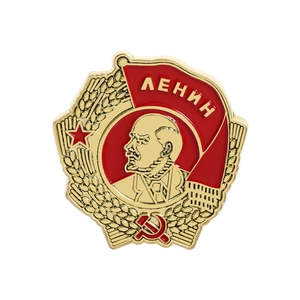 Sovjet-Unie Lenin Ereteken met rode vlag en goud vergulde hamer- en sikkeldetails