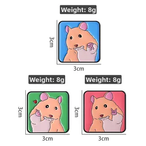 Vue détaillée de trois broches hamster montrant les dimensions 3cm et le poids 8g