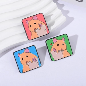 Lot de trois broches en émail de hamsters mignons dans des cadres carrés colorés
