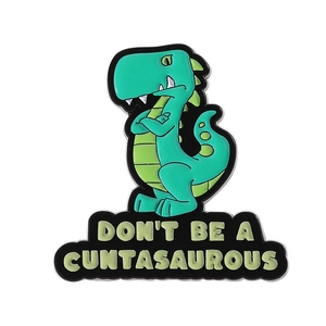 Groene dinosaurus emaille pin met grappige tekst op een witte achtergrond
