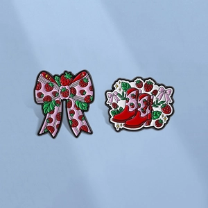Broches Mignonnes en Émail Fraise Nœud Papillon et Bottes de Cowboy pour Femmes en Alliage de Zinc Badge Bijoux de Mode Cadeau