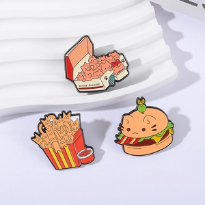 Lot de trois pin's en émail chat fast-food avec burger, frites et pépites de poulet