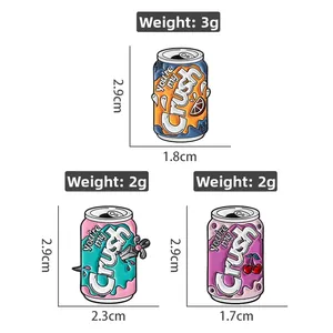 Set di tre spille smaltate a forma di lattina di soda con motivi di frutta colorati