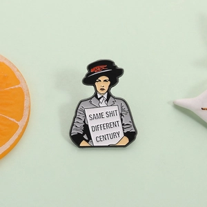 Pin's émaillé rétro représentant une femme avec slogan Same Shit Different Century