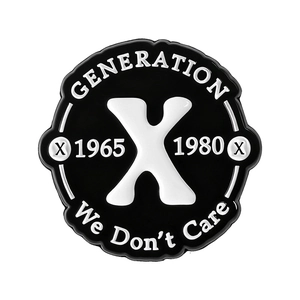 Insigne en émail Retro Generation X avec design de slogan noir et blanc 1965-1980