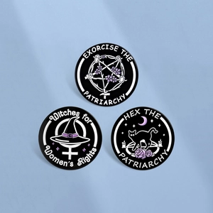 Broche en Émail Sorcière Féministe Ronde en Alliage de Zinc Badge Gothique Slogan Pentagramme Chat Noir Chapeau de Sorcière