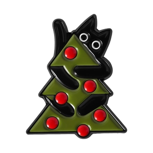 Emaille-Weihnachtsbrosche mit niedlicher schwarzer Katze, die einen Christbaum umarmt