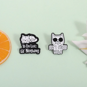 Lot de deux pins en émail chat rigolos avec To Do List: Nothing et Don't Stress Meowt