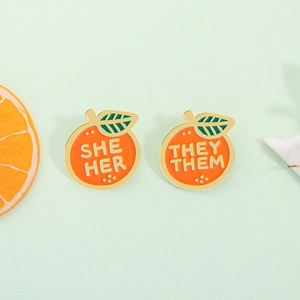 Broche en Émail Créative Forme d'Orange Pronoms de Genre Alliage Huile d'Égouttage They Them She Her Badge Amusant Vêtement