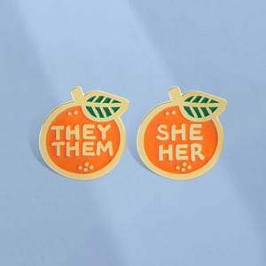 Broche en Émail Créative Forme de Fruit Orange Avec Texte Pronom de Genre She Her They Them Badge en Métal Bijoux