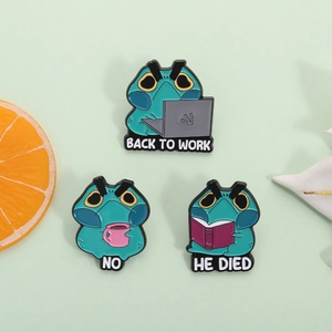 Lot de pins émaillés grenouille rigolote avec thèmes de bureau et textes humour