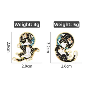 Détail de la taille et du poids des pin's chat astronaute avec motifs de nébuleuse