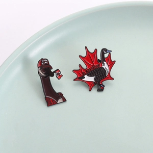 Broches en émail oie mignonne avec chapeau Honk Honk et feuille d'érable sur plateau
